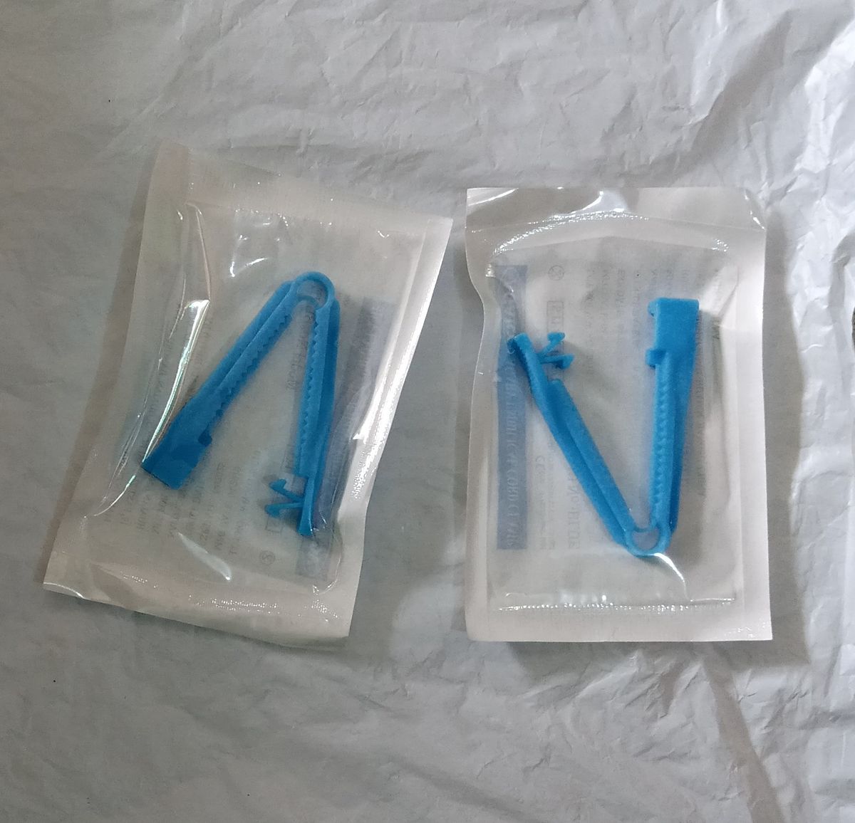 2 Umbilical Cord Clamps & 2 Mucus Extractors
