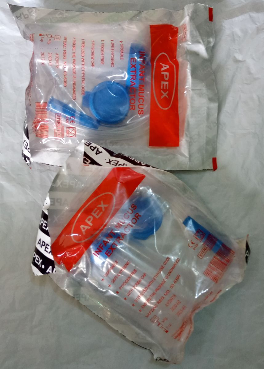 2 Umbilical Cord Clamps & 2 Mucus Extractors