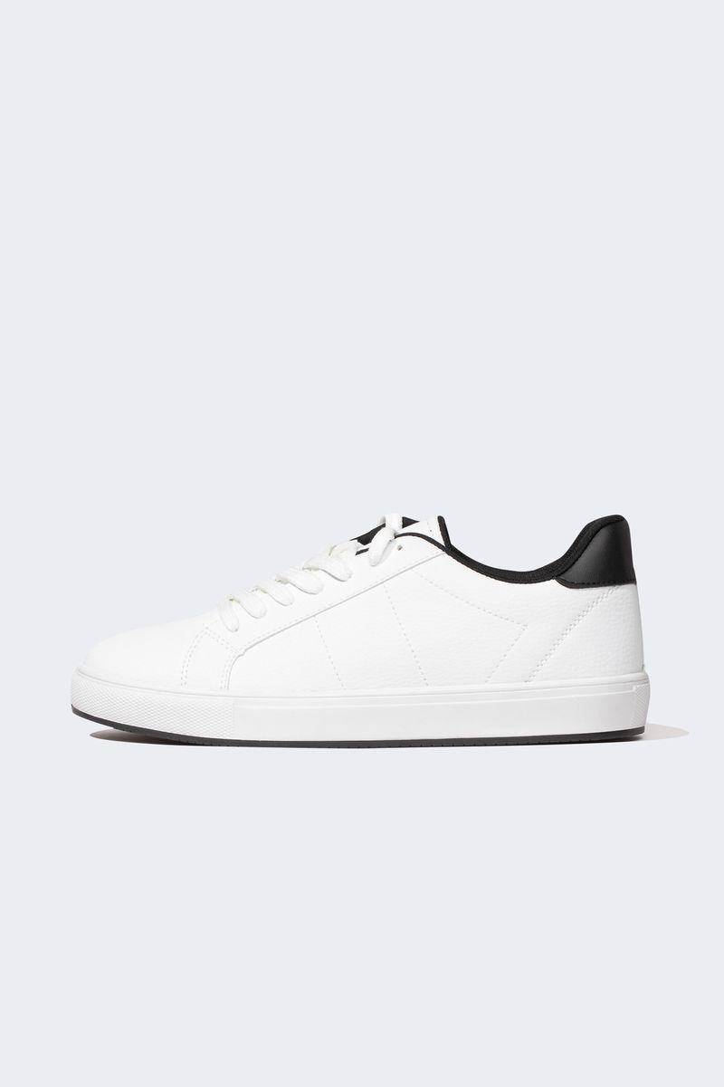 Man Casual Shoes - White