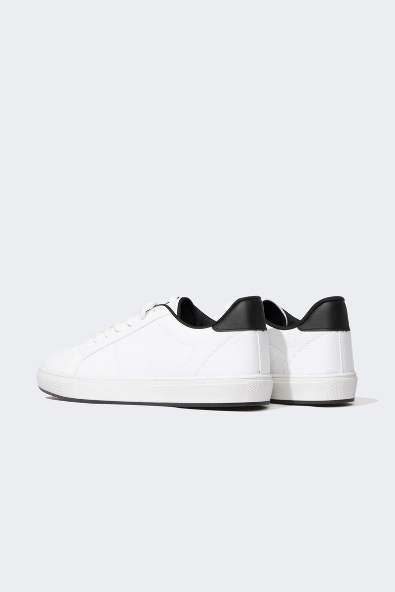 Man Casual Shoes - White