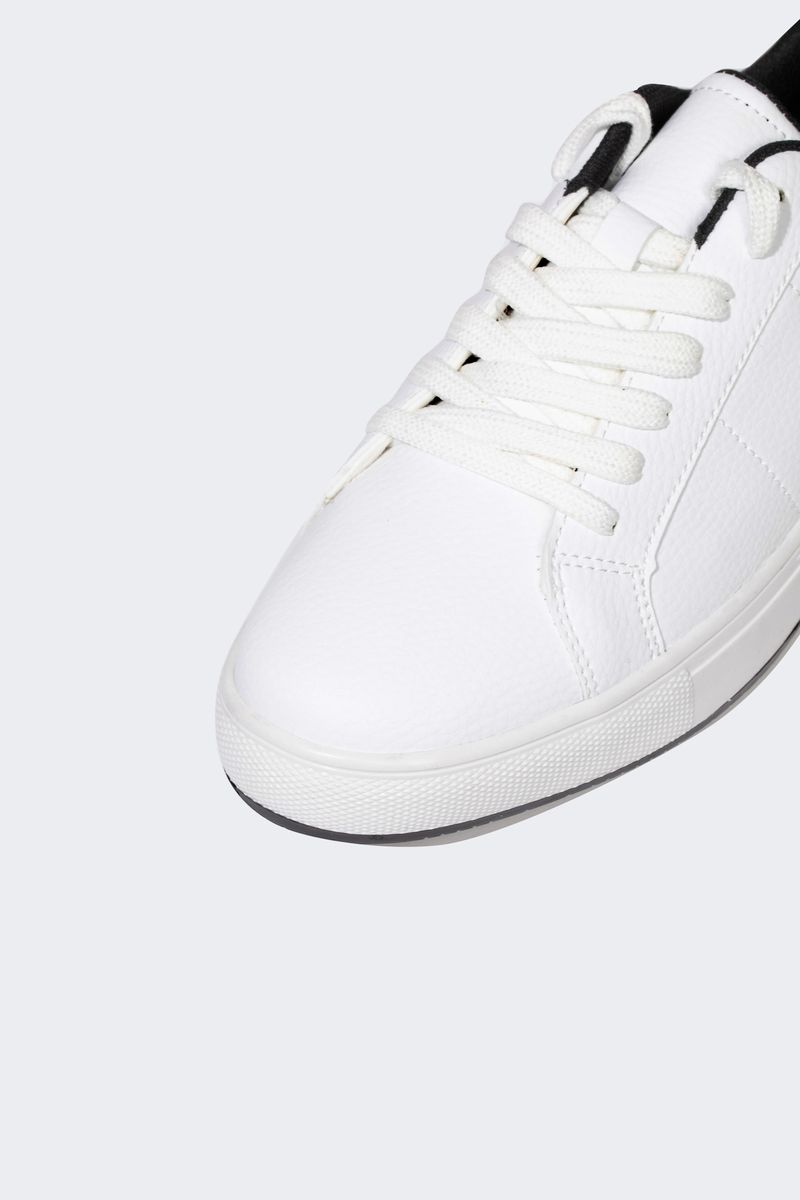 Man Casual Shoes - White