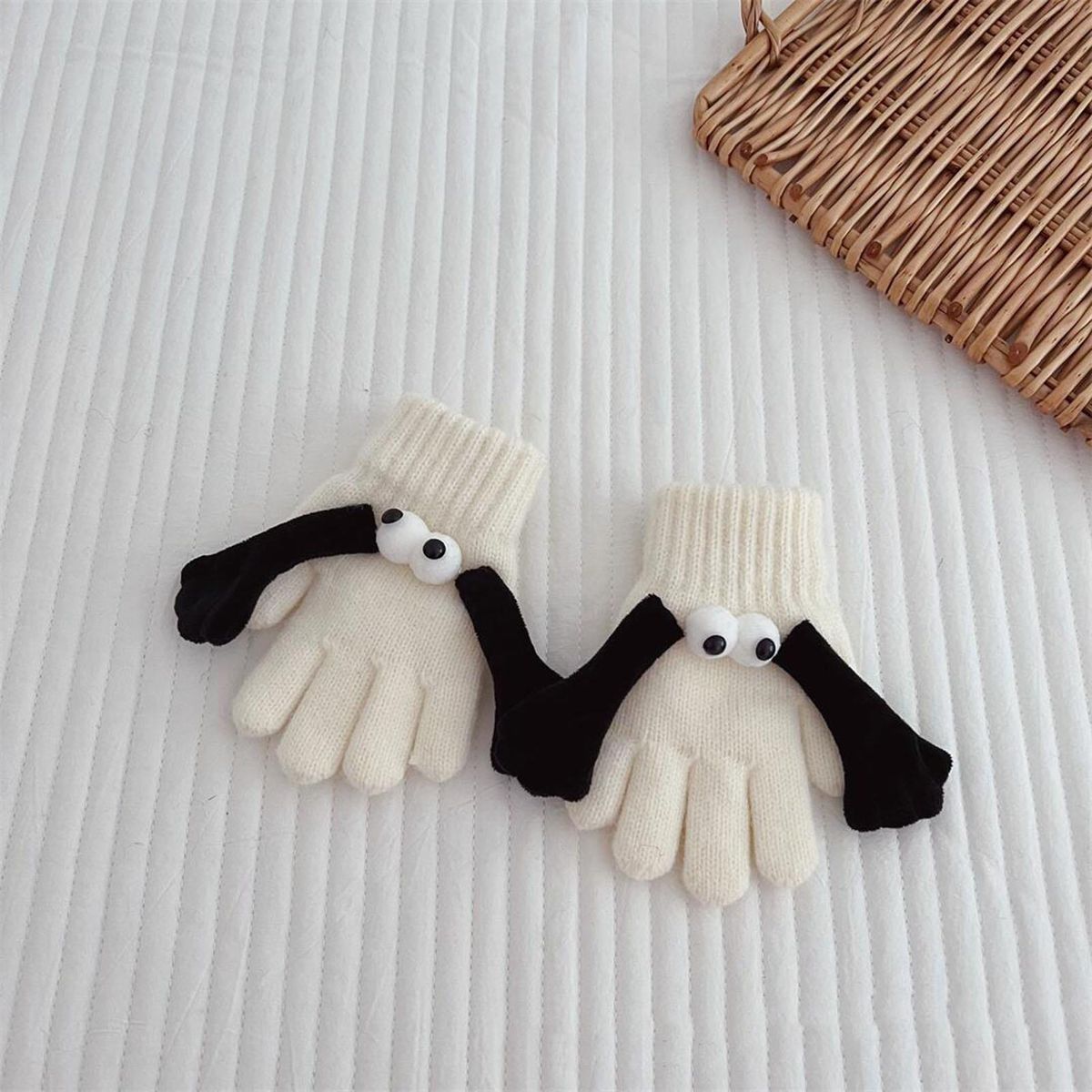 Warm Toddler Gloves Adorable Magnetic Toddler Gloves with Cartoon Eyes White