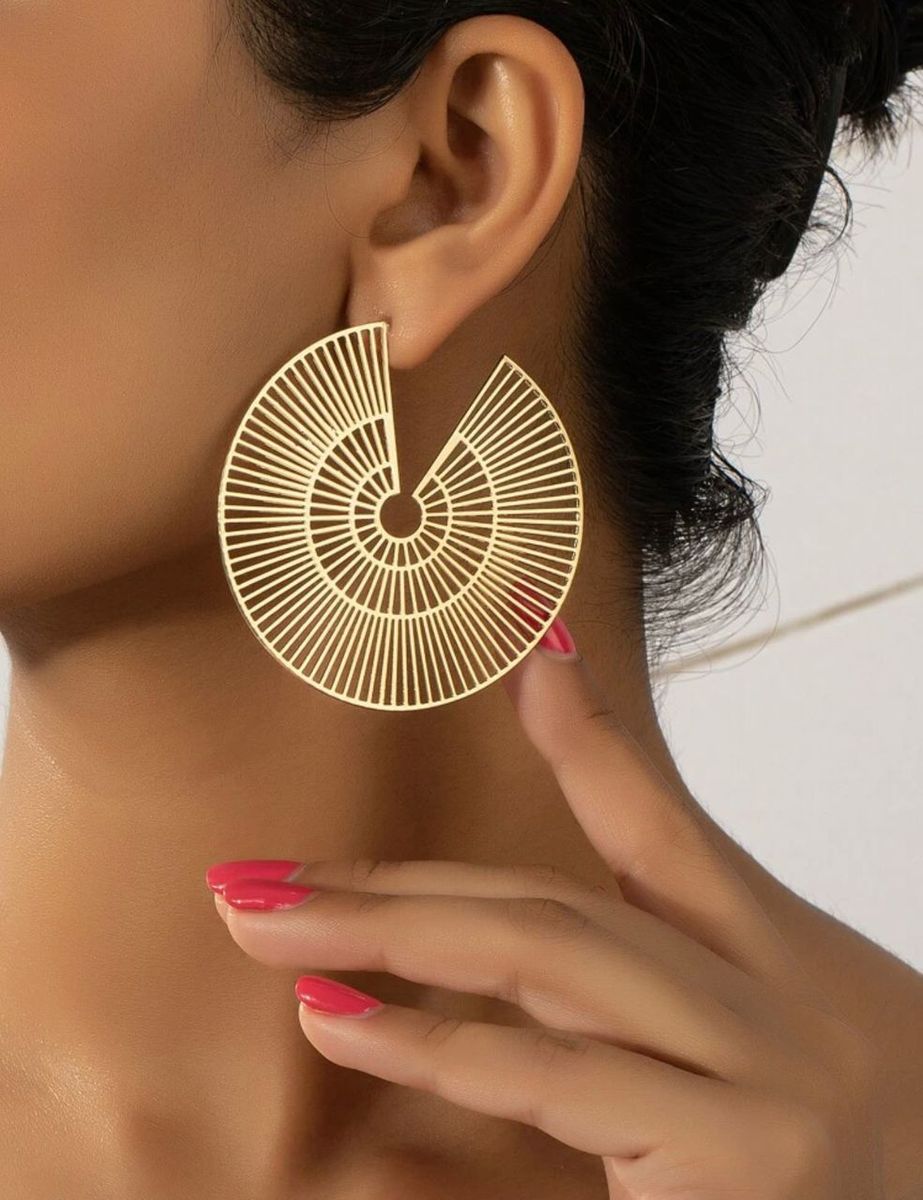 SYMMETRIC EARRING
