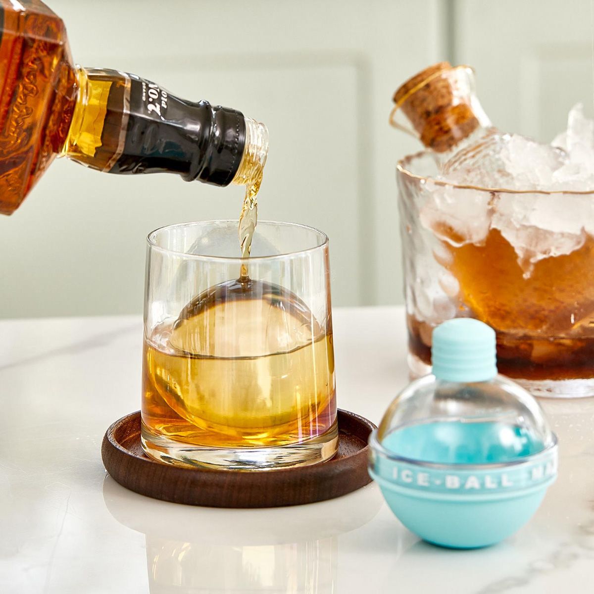 4pcs Ice Ball Maker 2.4 Inches Big Ice Ball Mold Silicone Cute Bulb-shaped for Whiskey Cocktails