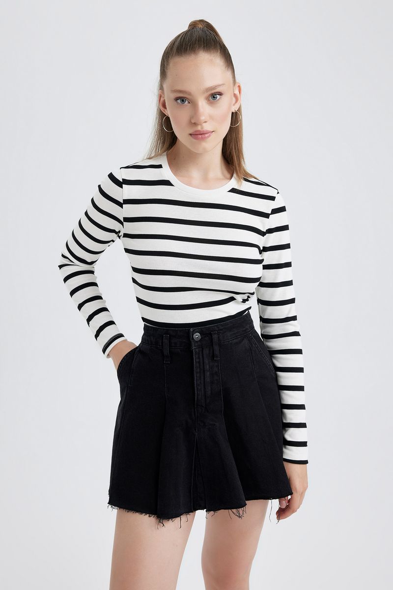 Woman Fitted Knitted Long Sleeve T-Shirt - White