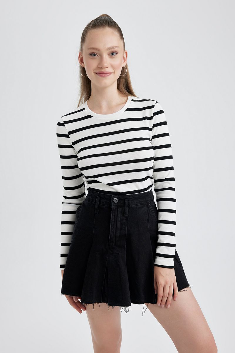 Woman Fitted Knitted Long Sleeve T-Shirt - White