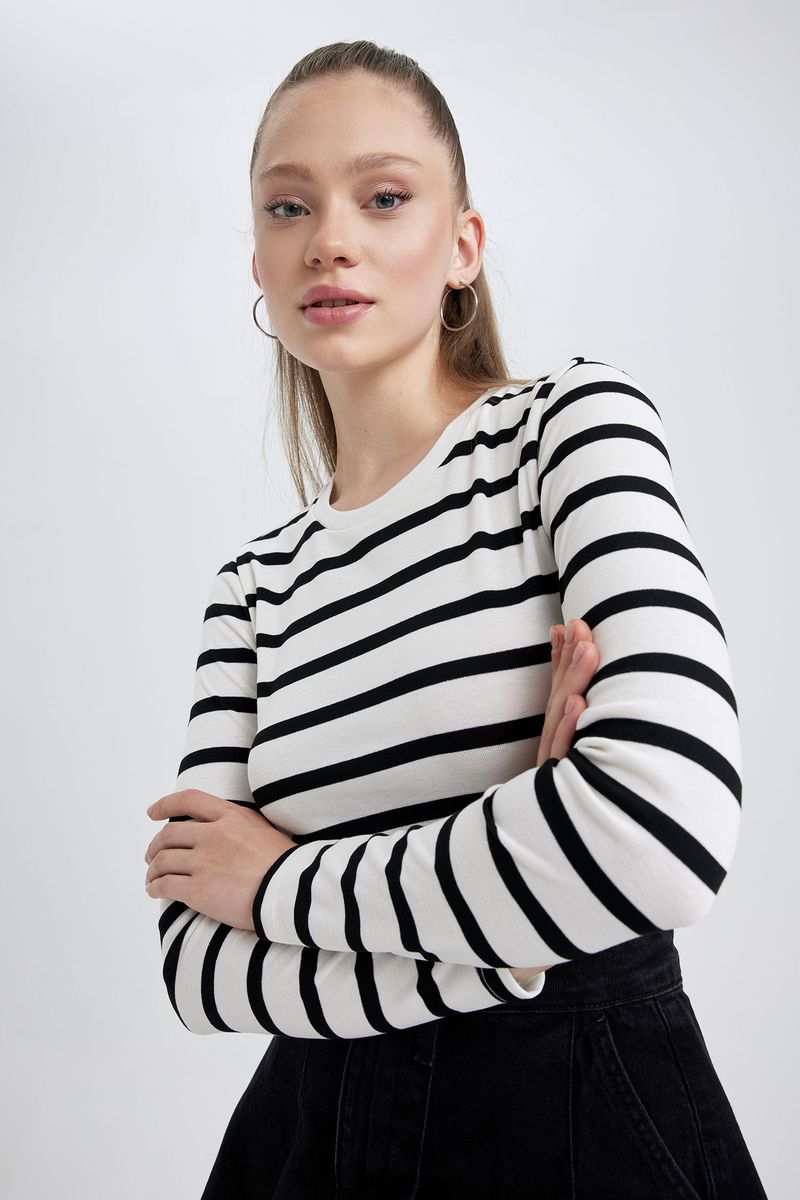 Woman Fitted Knitted Long Sleeve T-Shirt - White