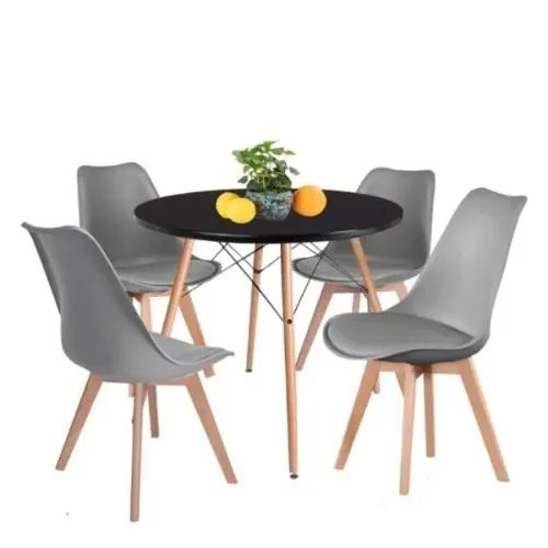 Dinning Table With 4  Leather Paded Chairs