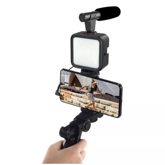 Professional Vlogging Shooting Kits Mobile Phone Vlog Kit with Microphone LED Light and Phone Holder Smartphone Camera Video Vlogging Selfie Stick Live Broadcast Fill Light Bracket for iPhone/Android with Accessories