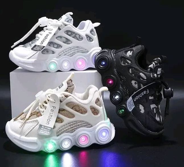 Boys/Girls Fashion Light Up Sneakers - Brown