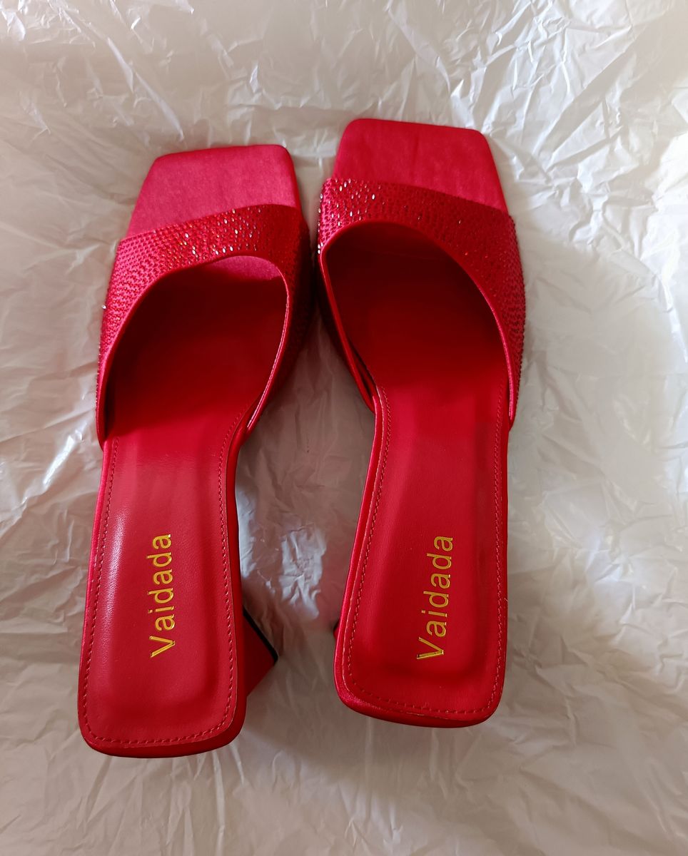 Ladies Fashion AndTrendy Slippers - RED WITH GOLD CHAIN