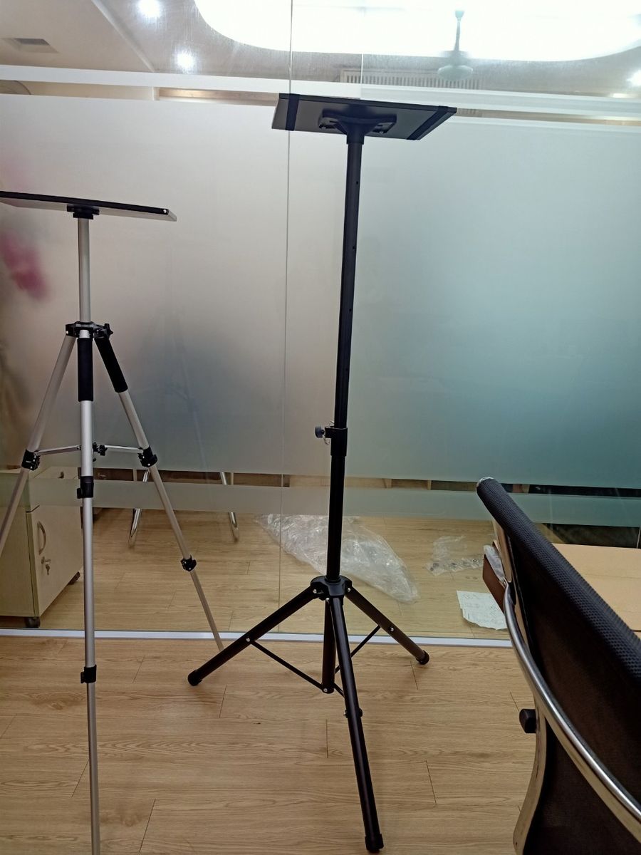 Rugged Universal Tripod Projector Stand/Laptop Stand