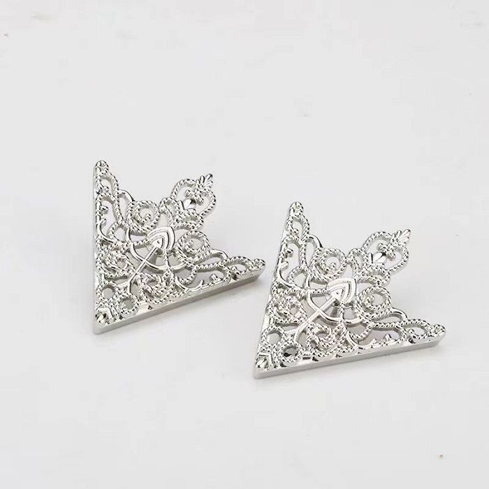 Men's Suit Accessories European And American Retro Palace Gold Hollow Pattern Triangle Shirt Collar Corner Button Collar Pin