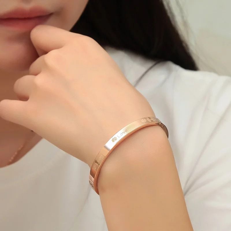 IQPC® Fashion Four Leaf Clover Ladies Bracelet Classic Valentine's Day Gift
