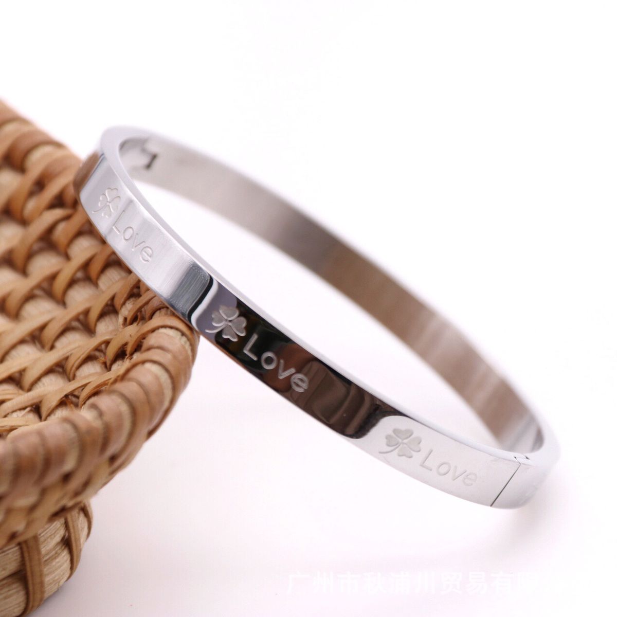 IQPC® Fashion Four Leaf Clover Ladies Bracelet Classic Valentine's Day Gift