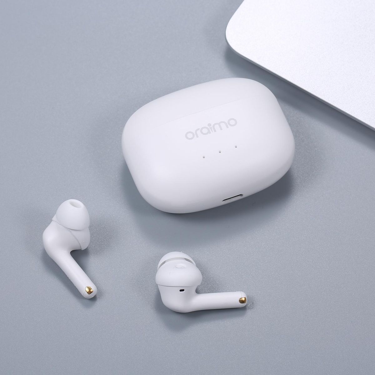 Oraimo OEB-E104D FreePods 3 TWS BT 5.2 Portable Sports Headset with 500mAh Charging Case Stereo Earbuds