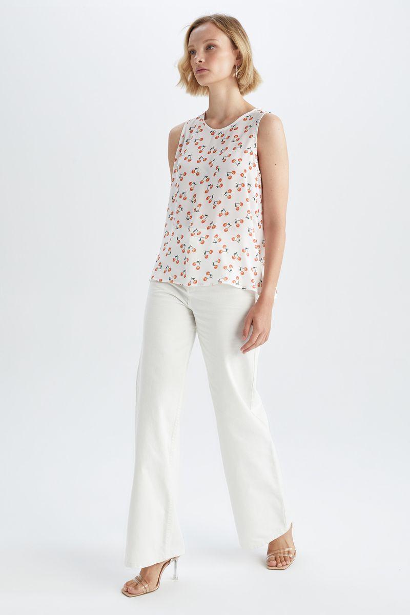 Woman Casual Regular Fit Woven Sleeveless Blouse - White