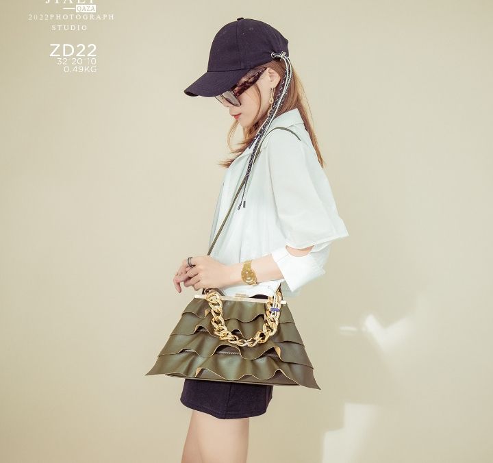 Ladies Lovely Flurry Chain Handbag- White