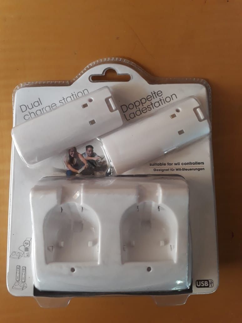 Dual Charging Station, 2 Rechargeable Batteries 4 Wii Remote