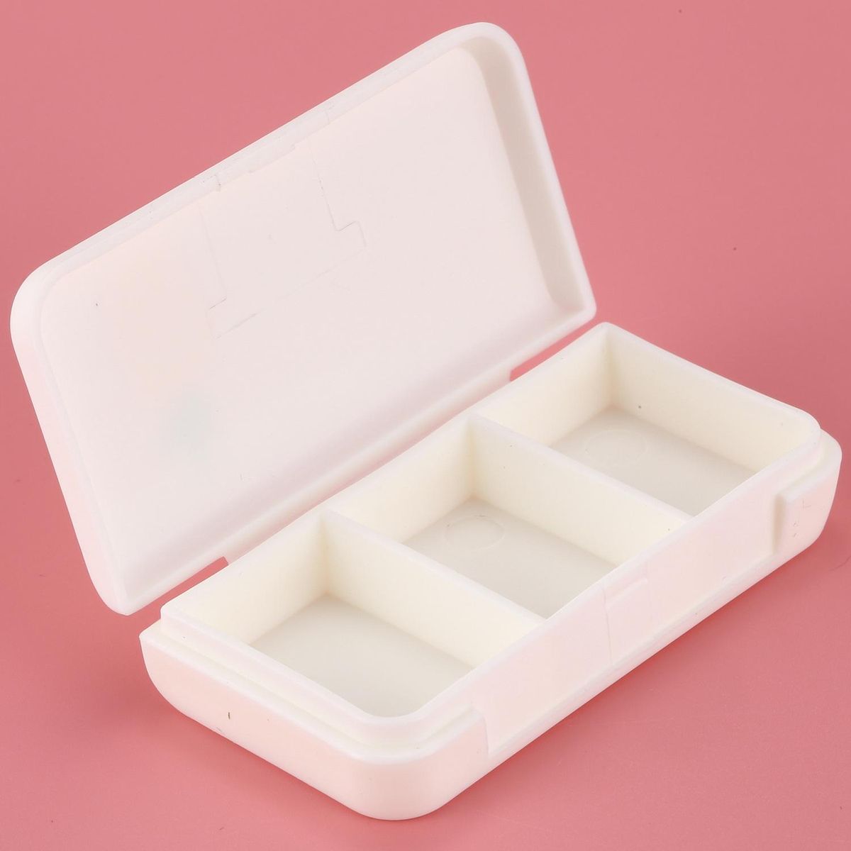 Portable Pill Box Three Compartments Small Pill Bag Mini Pill Box Travel Drug Dispensing Box Pineapple