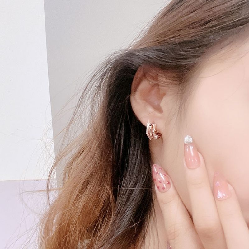 2 Pairs K22 Women Geometric Cutout Diamond Ear Buckles