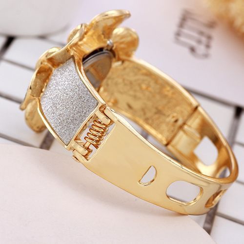 Wholesale Luxury Pearl Diamonds Women Bracelet Watches