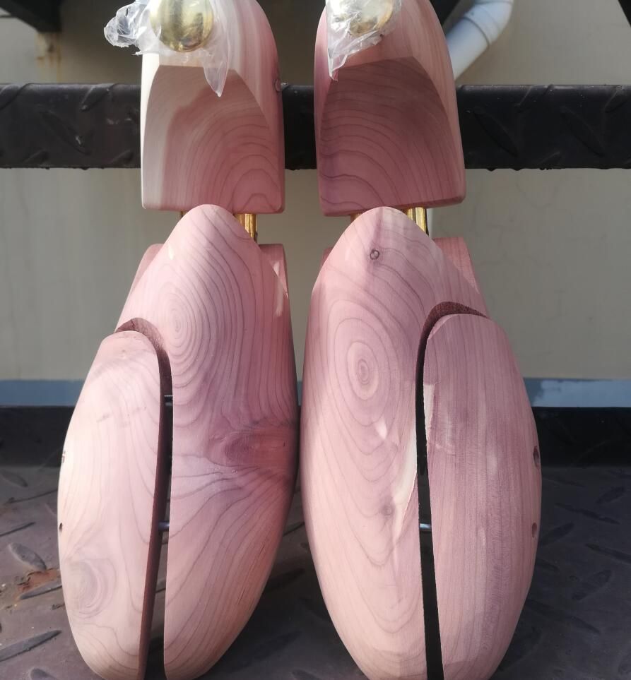 CHAISHOU 1 Pair Twin Tube Red Cedar Wood Shoe Last Adjustable Shoe Shaper Men's Shoe Tree CS-186