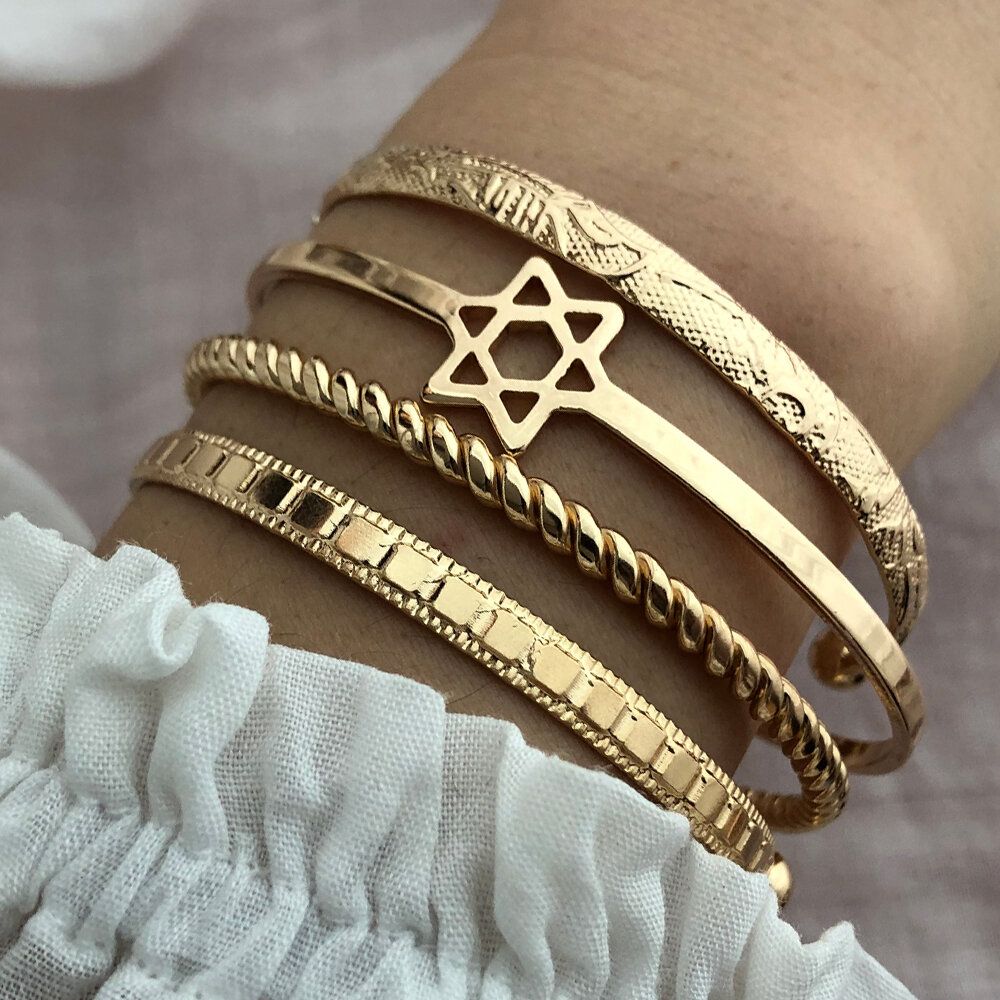 4 Pcs Trendy Creative Gold Opening Heart Star Moon Design