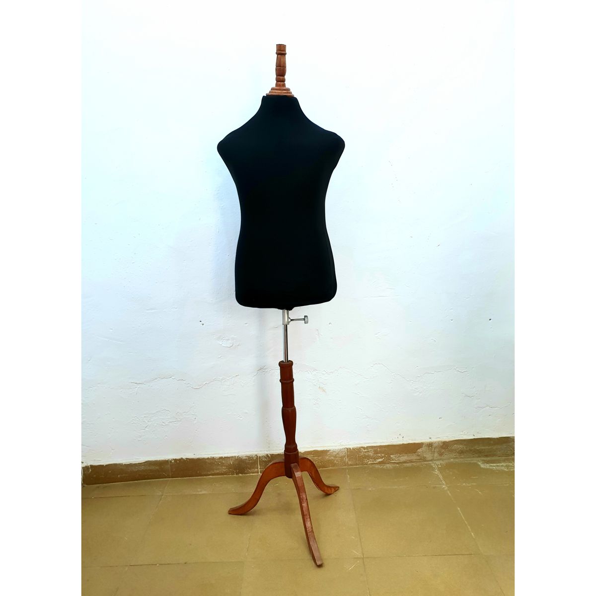 Padded Male Dressform Mannequin With Tripod Stand