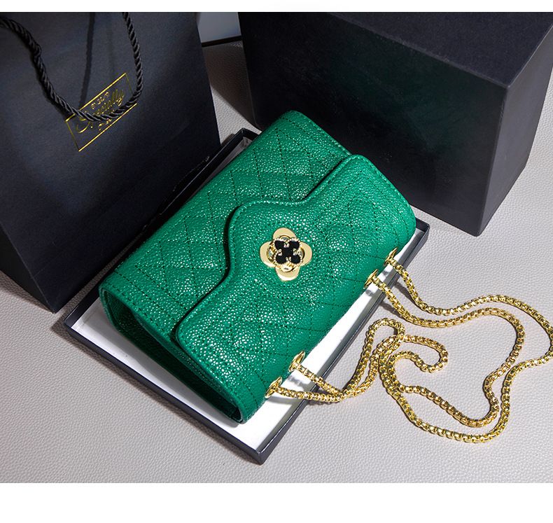 Beautiful Solid Spacious PU Leather Female Handbag.Green