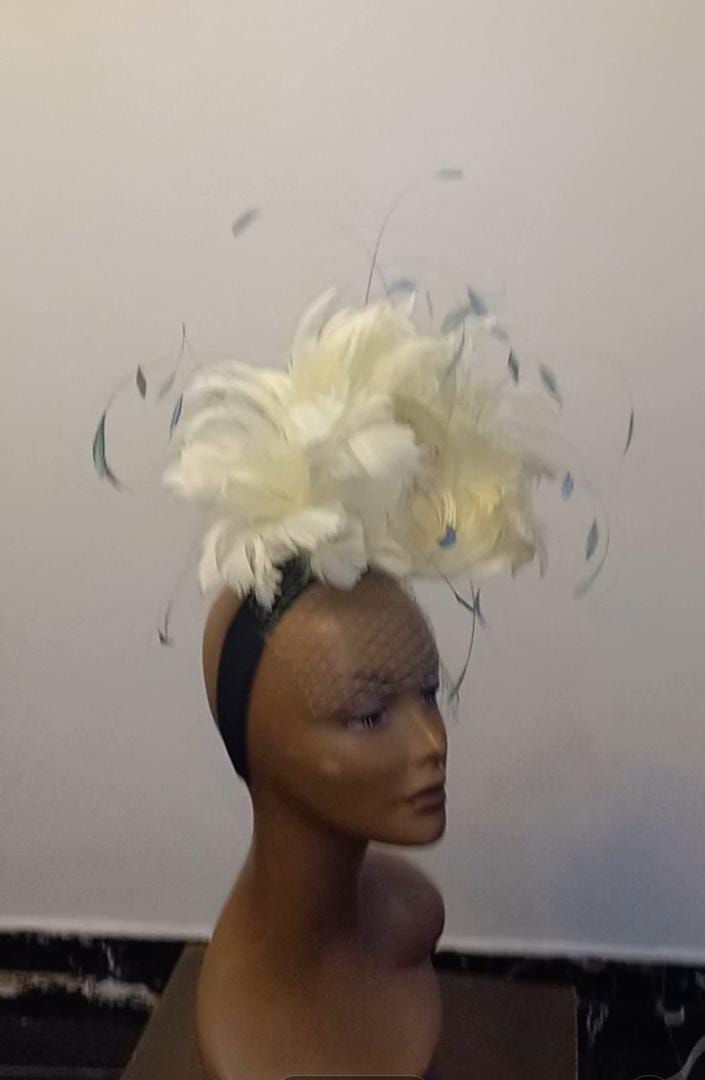 White Feather Fascinator