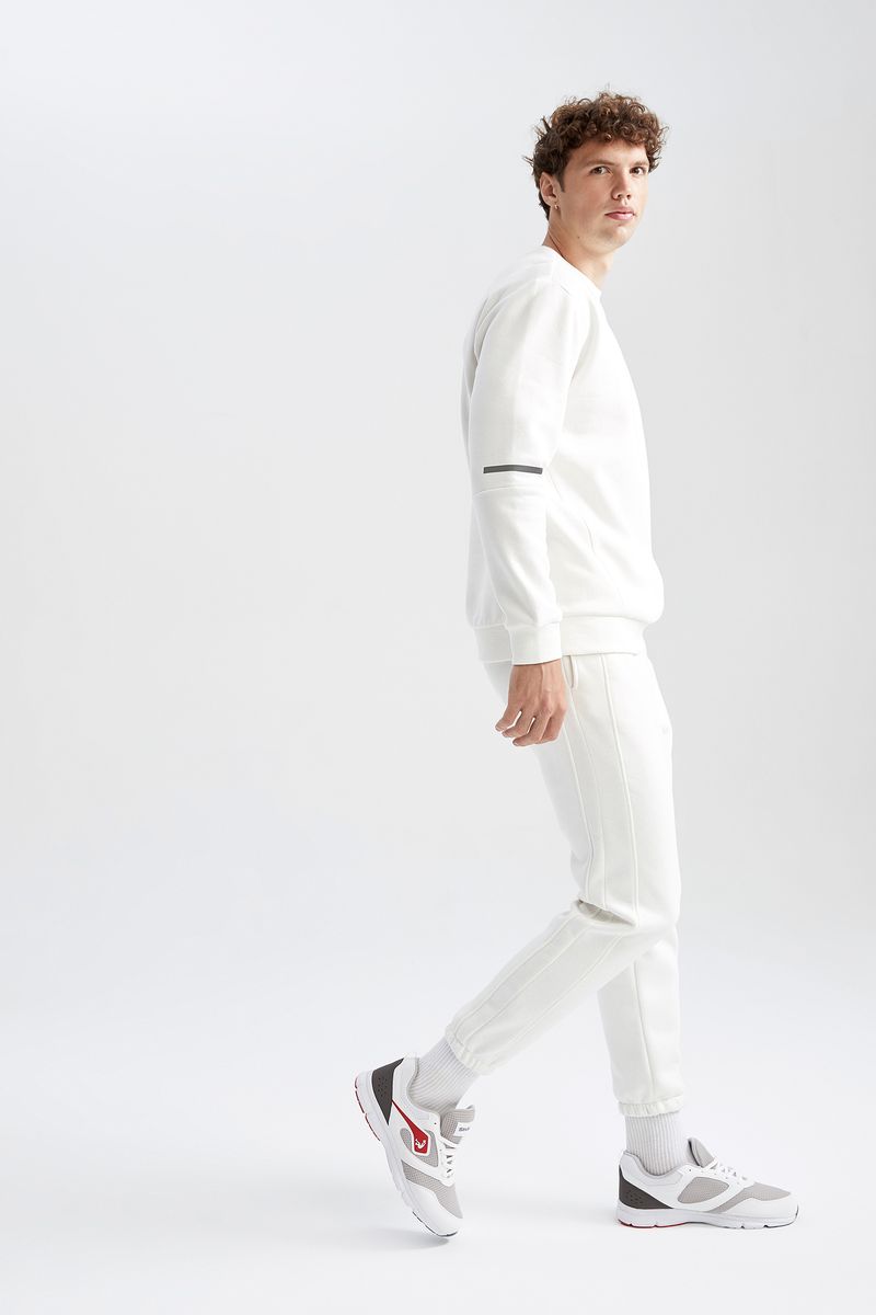 Man Knitted Standart Fit Jogger -Ecru