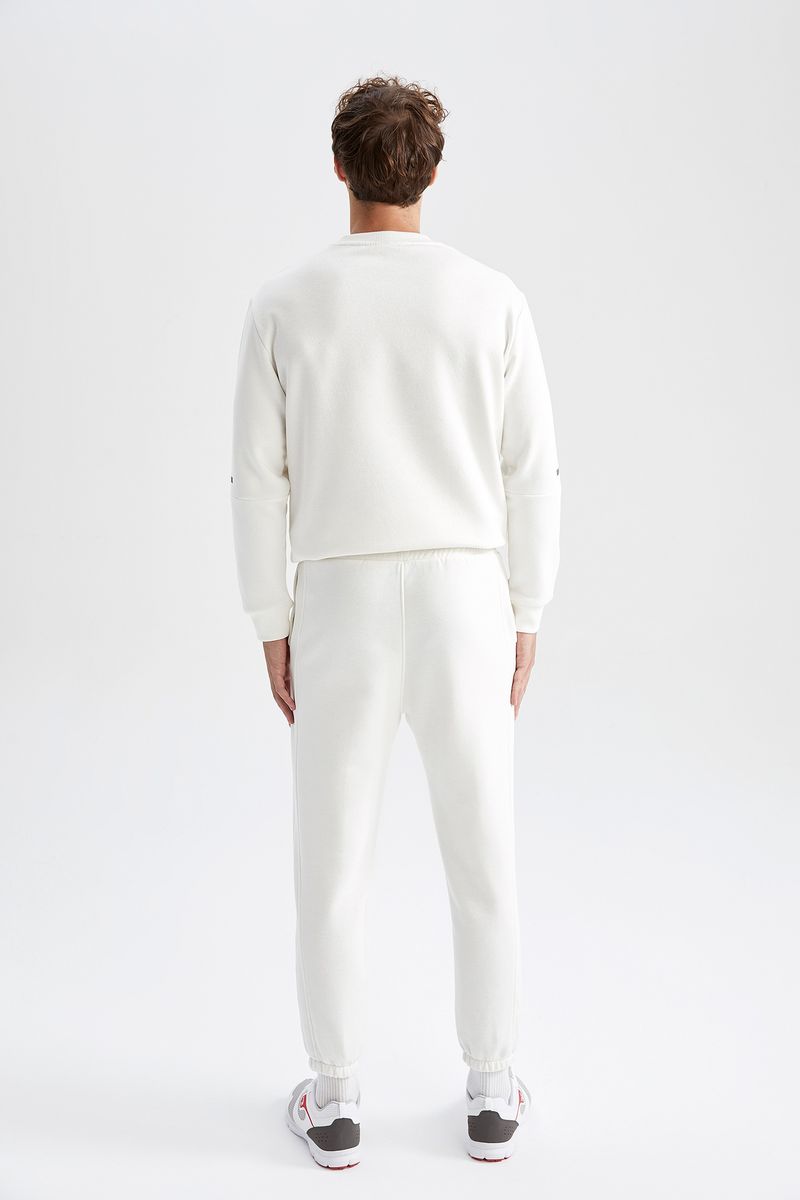 Man Knitted Standart Fit Jogger -Ecru