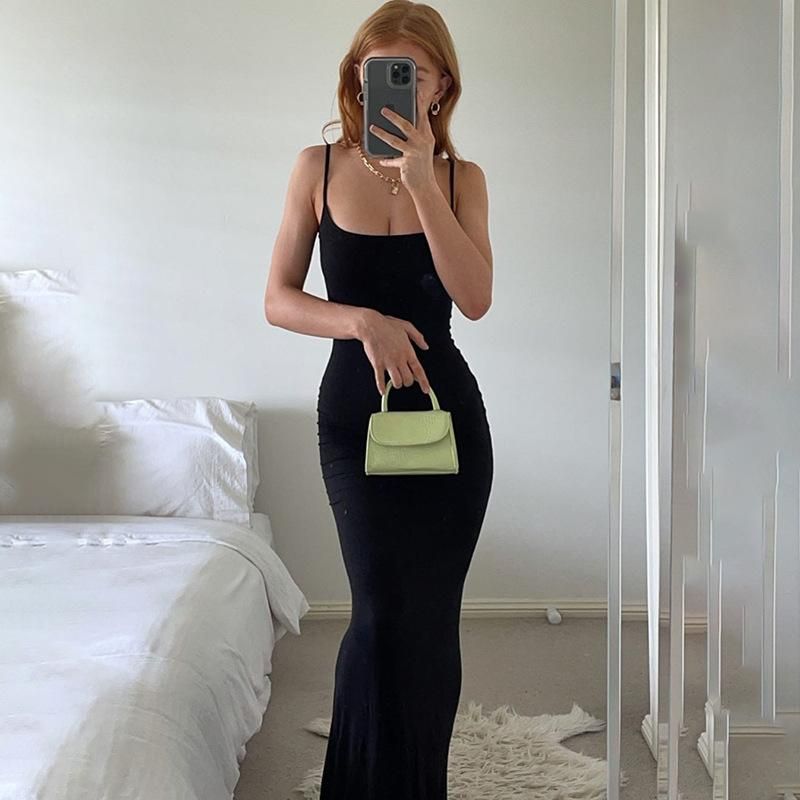 Kardashian Skims replaces the pure desire for human peaches to slim down. Peach hip strap long