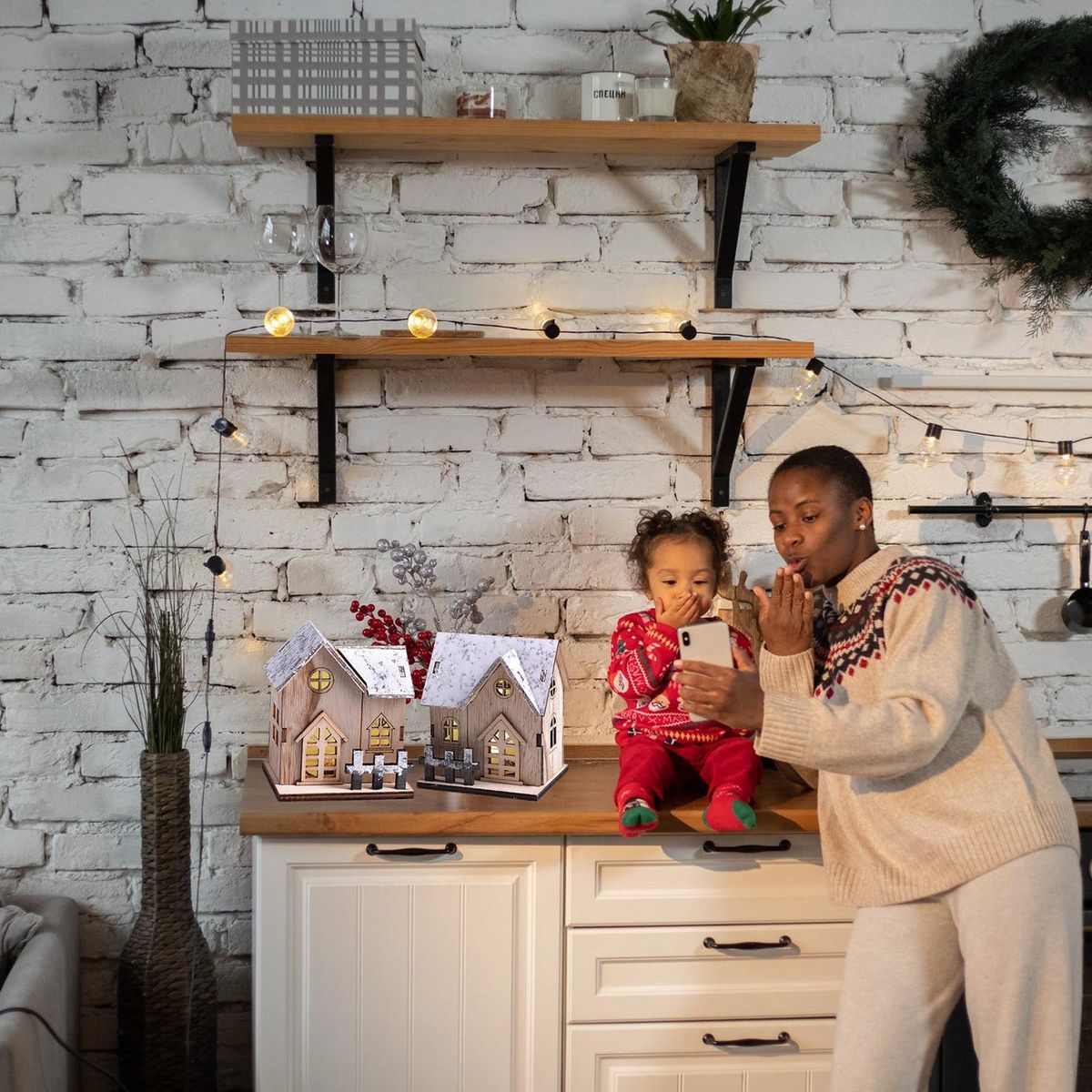 Small Wooden House Desktop Decoration Luminous Wood Craft Ornament Small DIY Ornament Festival & Holiday Decoration & Gift Bedroon Office Living Room