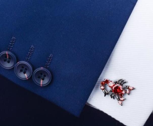 High Quality Red Zircons Scorpion Cufflink Mens Shirt Metal Animal Cufflinks For Man Business Wedding Gift Jewelry