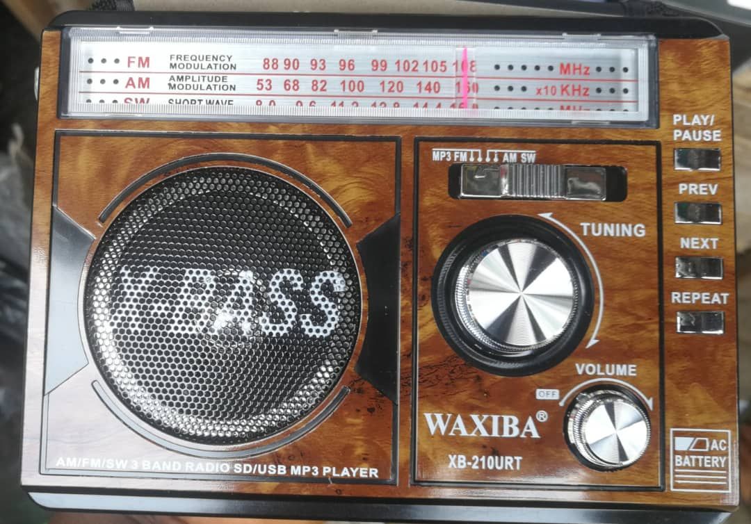Portable X BASS AM/FM/SW 3 BAND WORLD RECEIVER