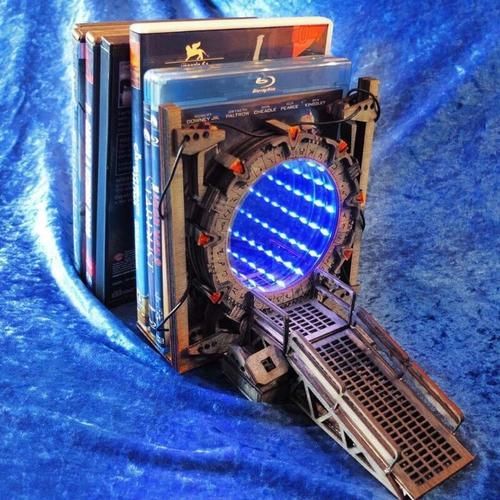 Decorative Wooden Bookends File Holder Novelty Time Machine Book Stand Magazines Book CDs Organizer Holder Ideal For Men