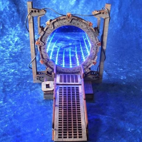 Decorative Wooden Bookends File Holder Novelty Time Machine Book Stand Magazines Book CDs Organizer Holder Ideal For Men