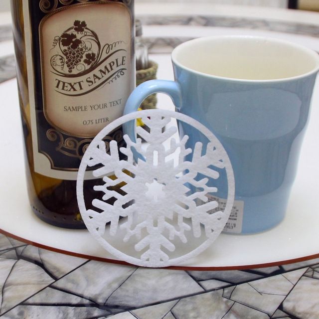 10 PCS Merry Christmas Decorations Snowflakes Cup Pad Non-woven Fabric Dinner Party Dish Tray Coffee Pads(White)