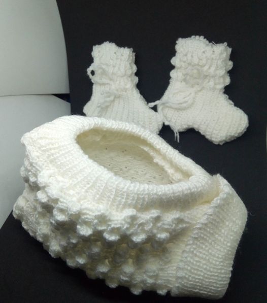 Knitted Unisex Baby Cap And Socks A1 (0 - 1year) - White