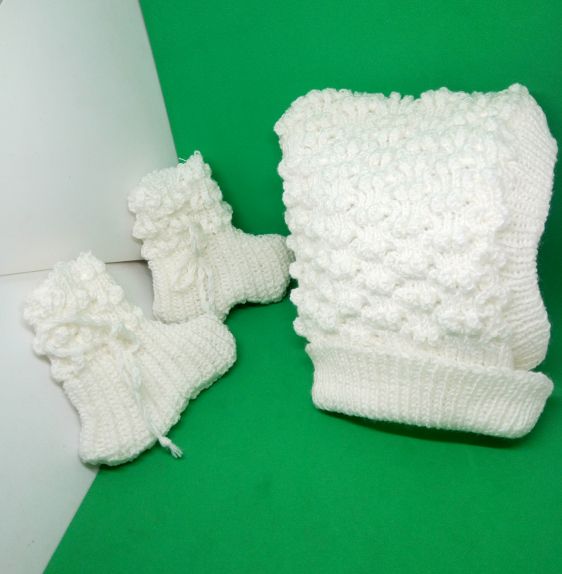 Knitted Unisex Baby Cap And Socks A1 (0 - 1year) - White
