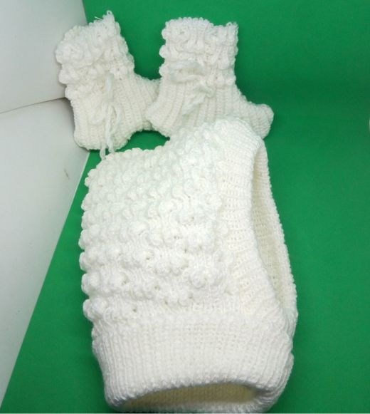 Knitted Unisex Baby Cap And Socks A1 (0 - 1year) - White