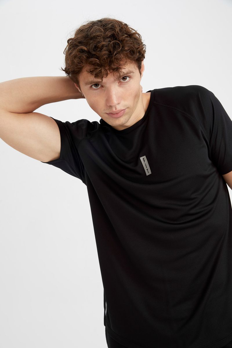 Man Slim Fit Crew Neck Knitted T-Shirt - Black