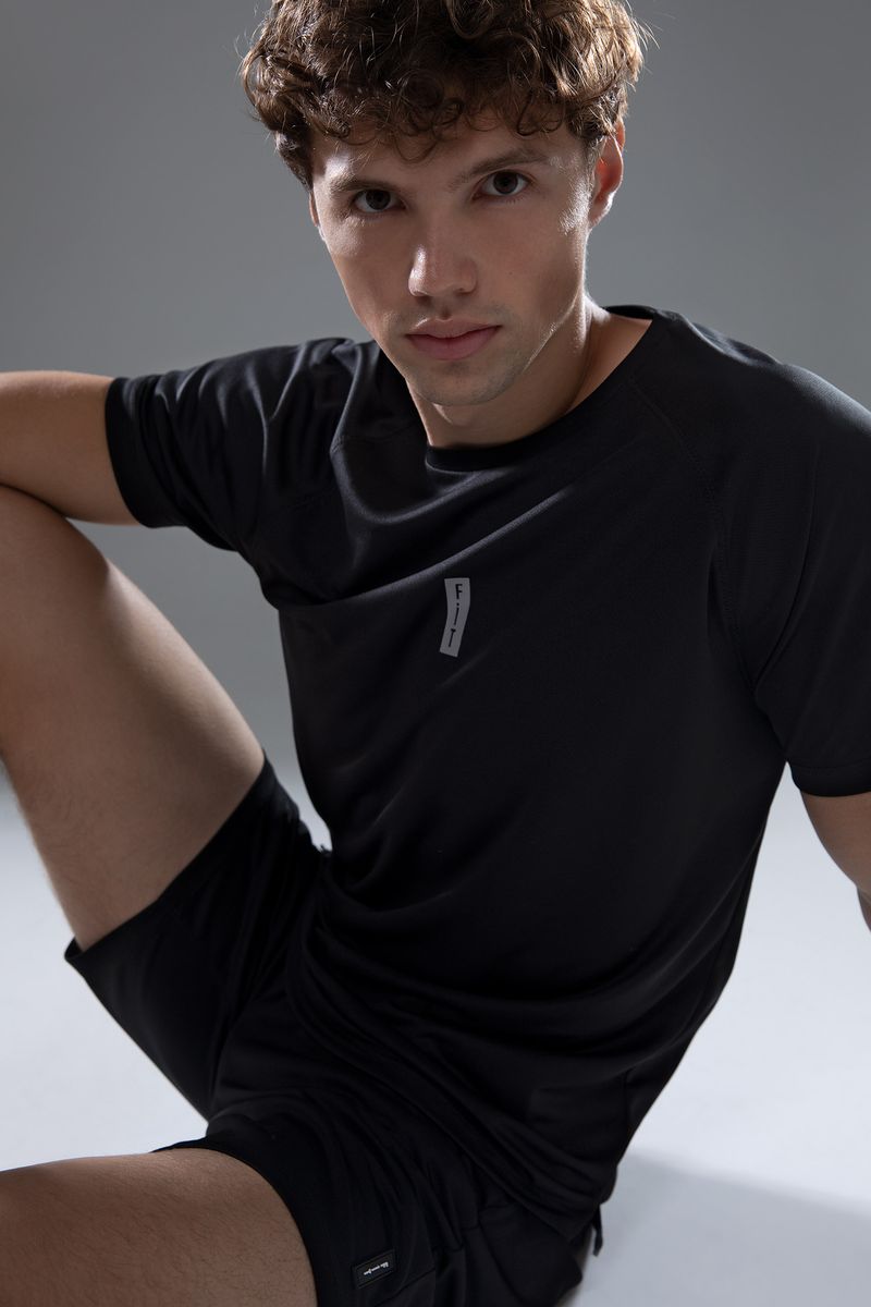 Man Slim Fit Crew Neck Knitted T-Shirt - Black