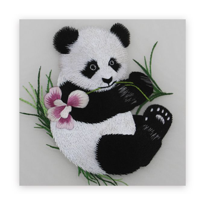 Double-sided Embroidery Fan-Giant Panda Pattern Chinese Classical Art Style, Exquisite Embroidery Craftsmanship, Meticulous Embroidery, Lively Stitches, Beautiful Patterns, And Ingenious Ideas, Good Gift