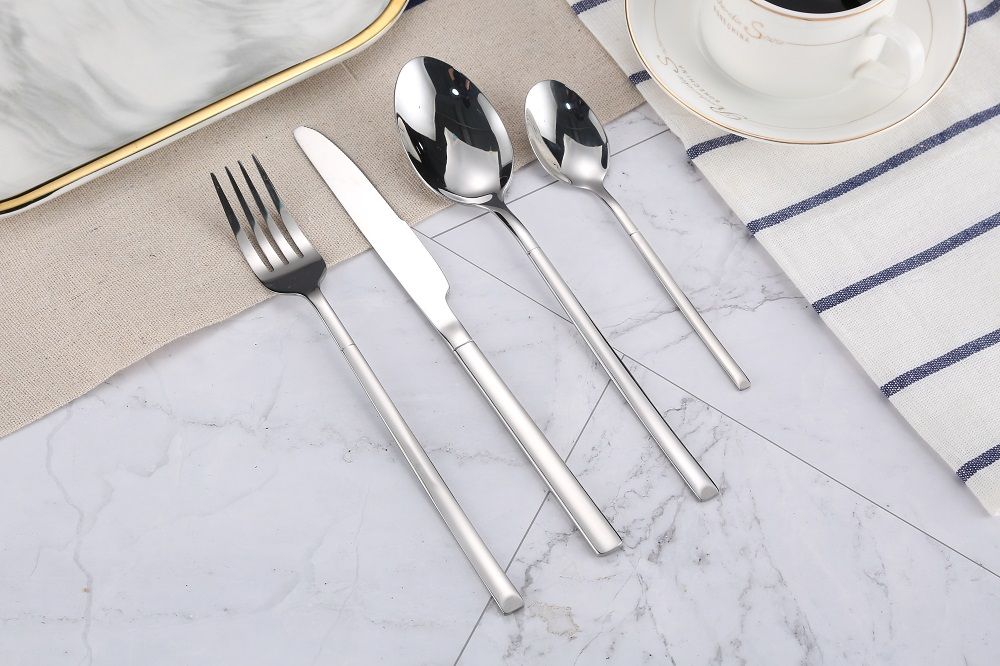 24 Piece Domestic Crockery