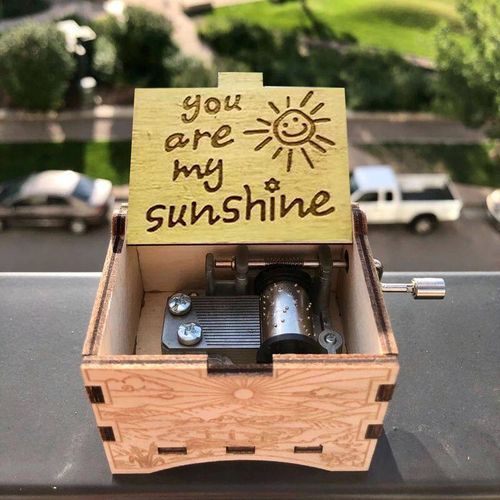 Music Box Engraved Wooden Retro You Are My Sunshine Hand Crank Mechanical Music Box Gift For Girl Friend