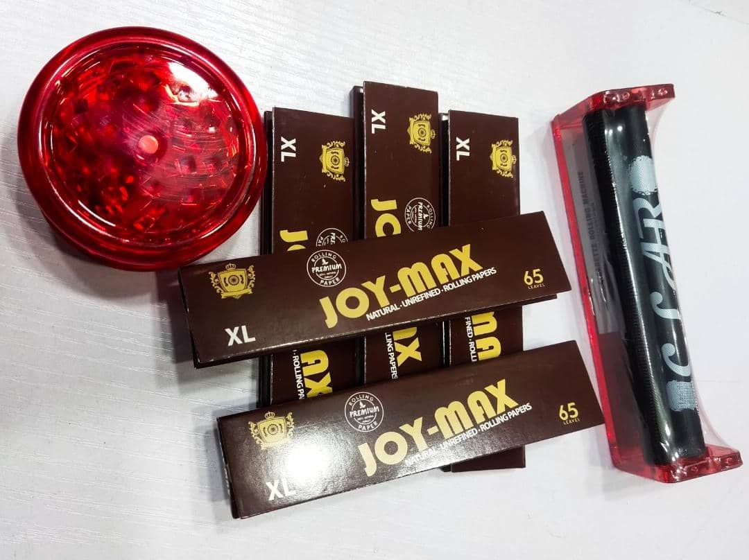 Tobacco Crusher (Green) + Weed Roller (Transparent) + 5 Booklets Of Brown Rolling Smoking Papers