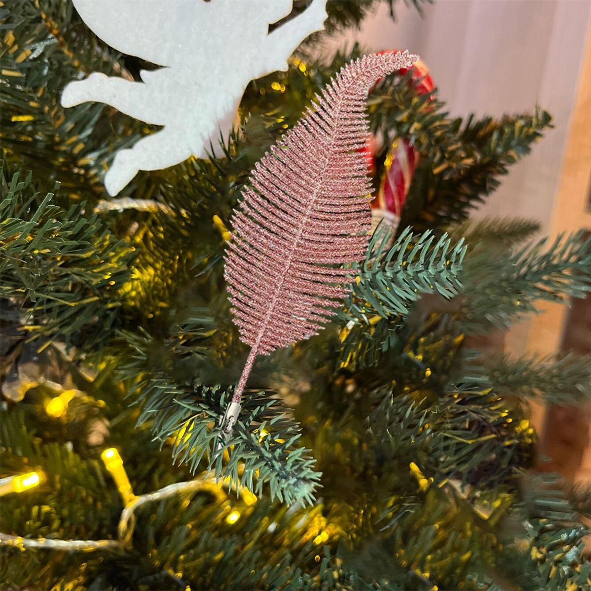 Christmas Tree Pendant Vibrant Plastic Feather Clips Festive Christmas Pink